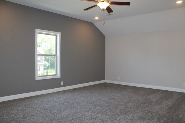 Building Photo - 264 Azalea Dr