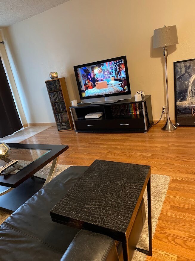 Building Photo - 3180 Country Club Dr