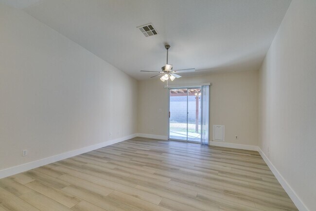 Building Photo - Charming 3-Bed, 2-Bath Single-Story Home i...