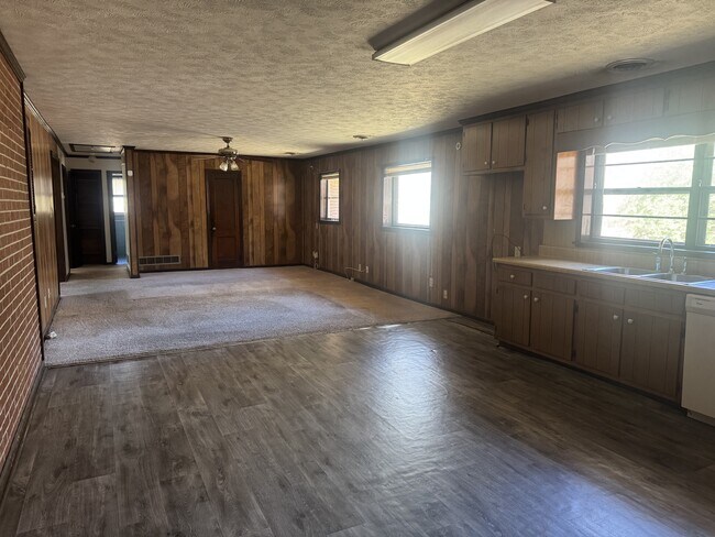 Building Photo - 1780 N Hl St Ext