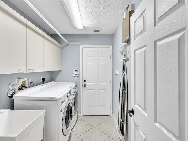 Building Photo - 6614 Marbletree Ln