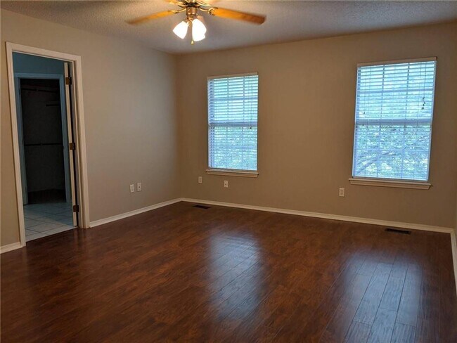 Building Photo - 13765 Apple Ln