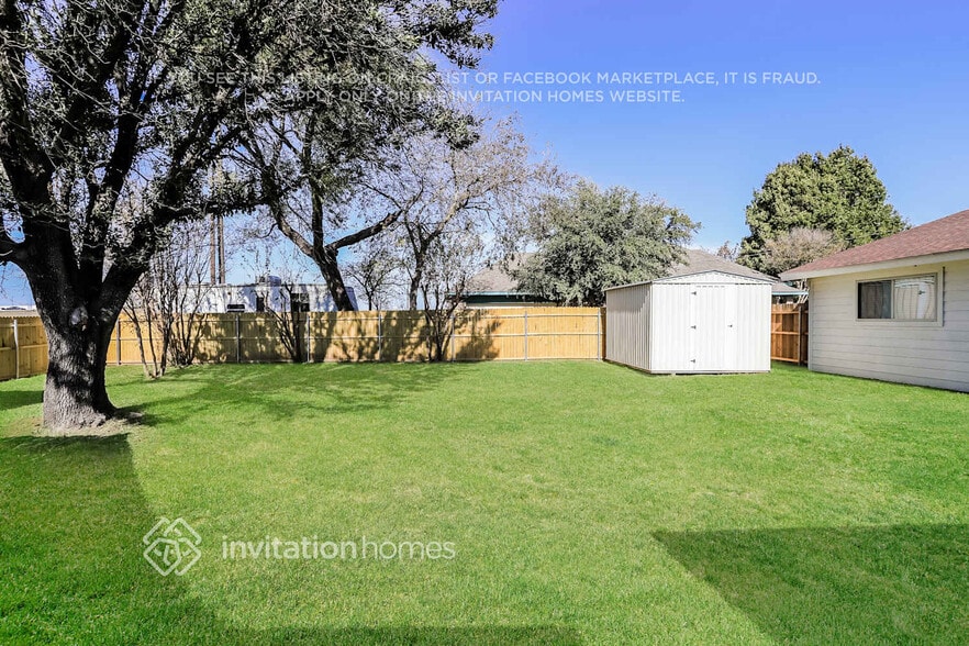 Building Photo - 2101 Colonial Dr