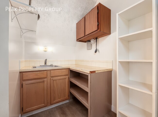 Building Photo - 202 W 8th Ave