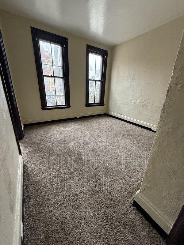 Building Photo - 1423 E 33rd St