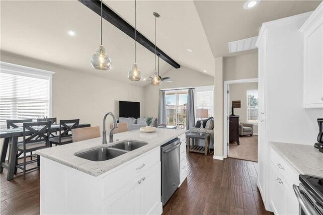 Building Photo - 442 SW Glover St