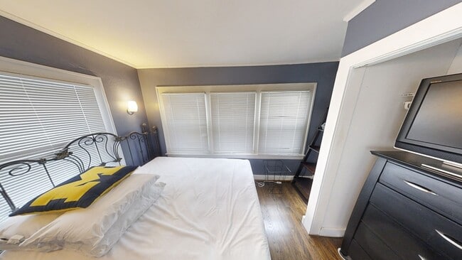 Building Photo - 811 Rose Ave