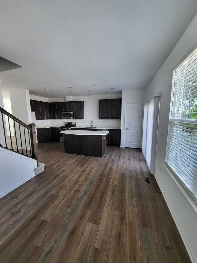 Building Photo - 588 Wolverine Dr
