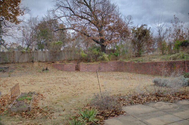 Building Photo - 3-bedroom, 2.5-bath home with mostly hardwood floors