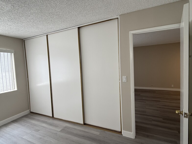 Building Photo - 256 S La Fayette Park Pl