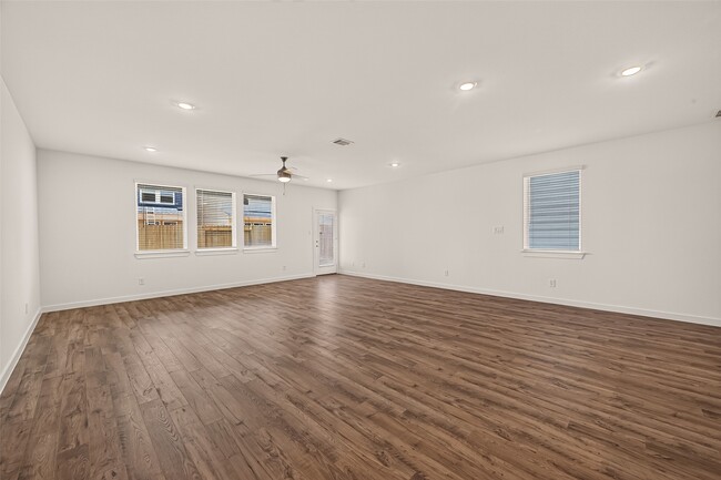 Building Photo - 3527 Lovebird Ln