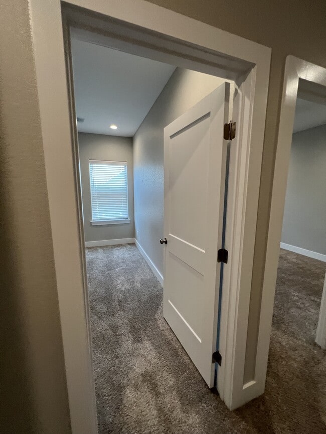 Building Photo - 308 Poplar St