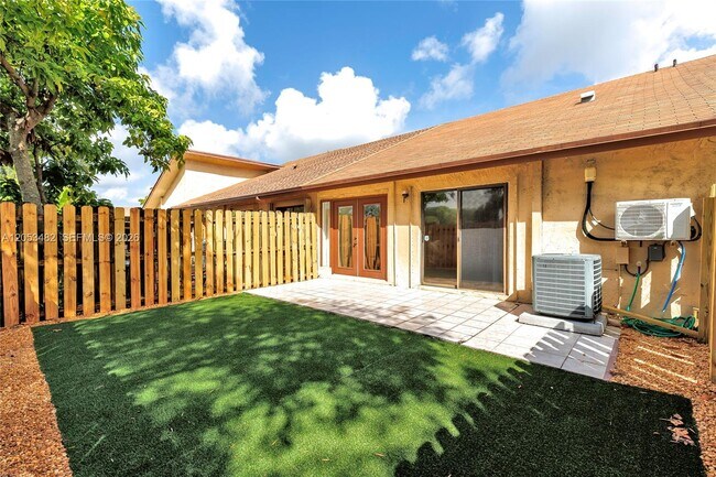 Building Photo - 11061 NW 38th Pl