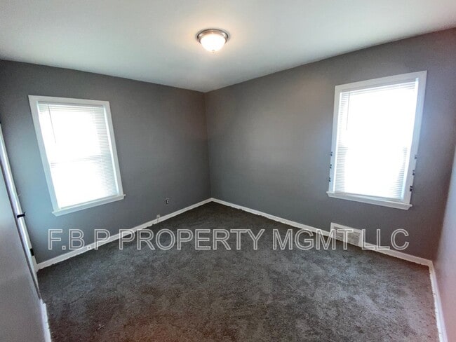 Building Photo - 9954 Evergreen Rd