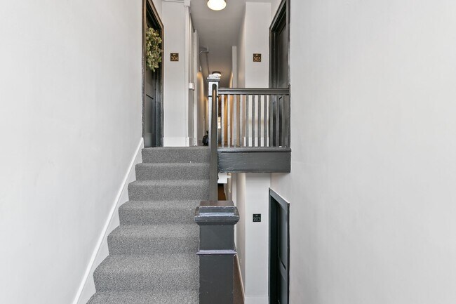 Building Photo - 1st Floor Two Bedroom Unit Available
