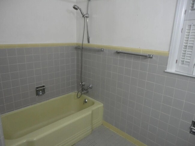 Building Photo - 1619 Jones Blvd