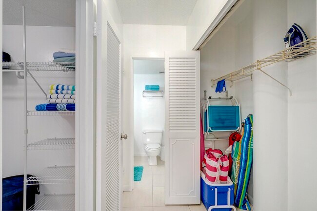 Building Photo - 3725 S Ocean Dr