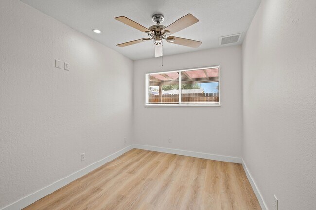 Building Photo - 73425 San Nicholas Ave