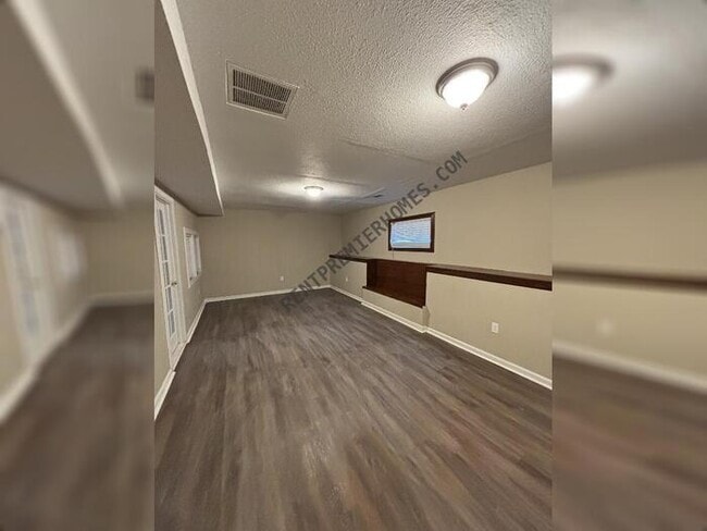 Building Photo - 322 E Lee Ave