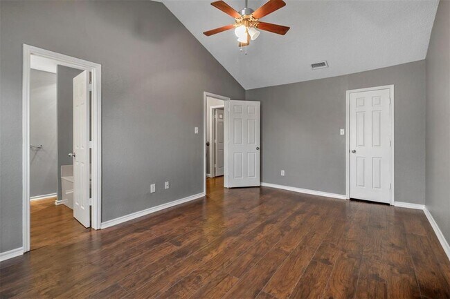 Building Photo - 808 Custer St