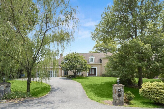 Building Photo - 9809 Hall Rd