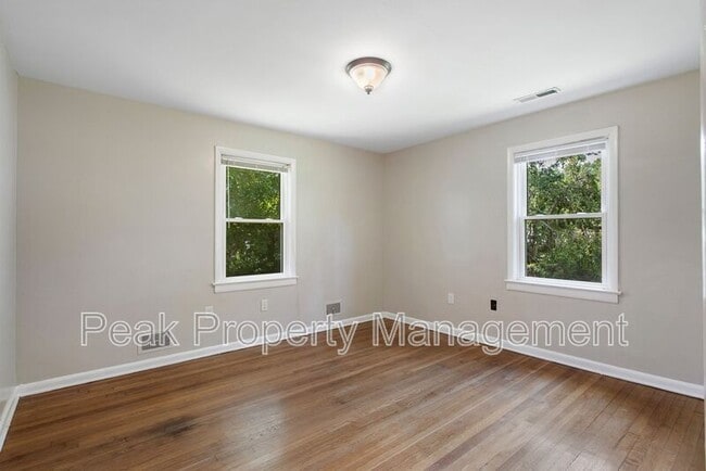 Building Photo - 1407 Northbury Ave