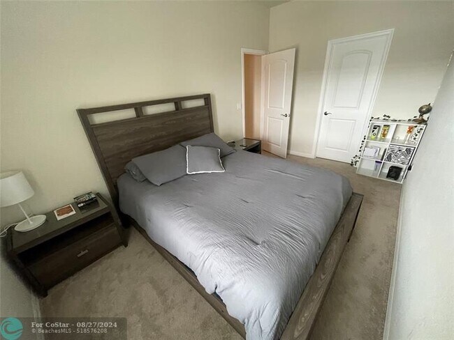 Building Photo - 2127 Appleton Cir S