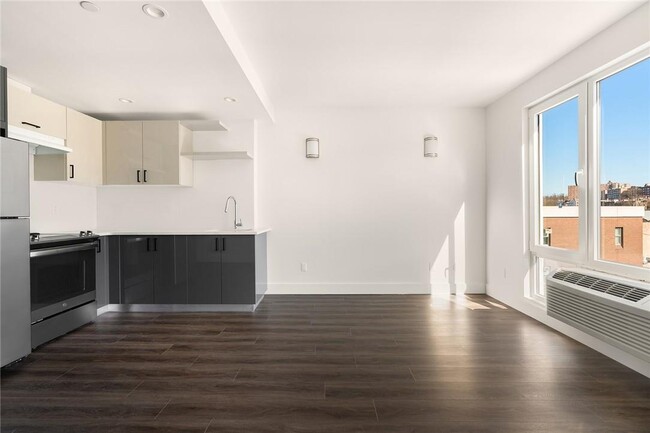 Building Photo - 3436 Kingsbridge Ave
