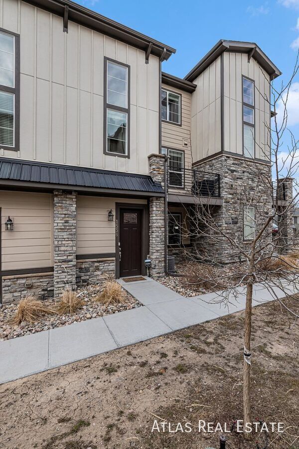 Building Photo - 1536 Castle Creek Cir