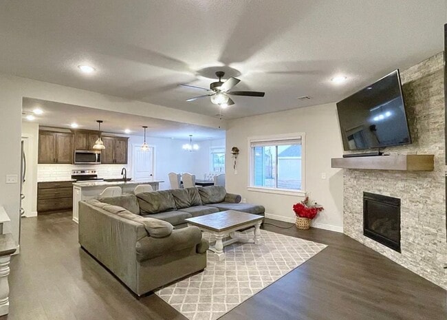 Building Photo - 3-Car Garage + Spacious Yard + Stainless Appliances + Fireplace + Near NEW Oliver Brown Elementary