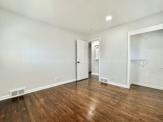 Building Photo - Updated Ranch with Bonus Space & Prime Loc...