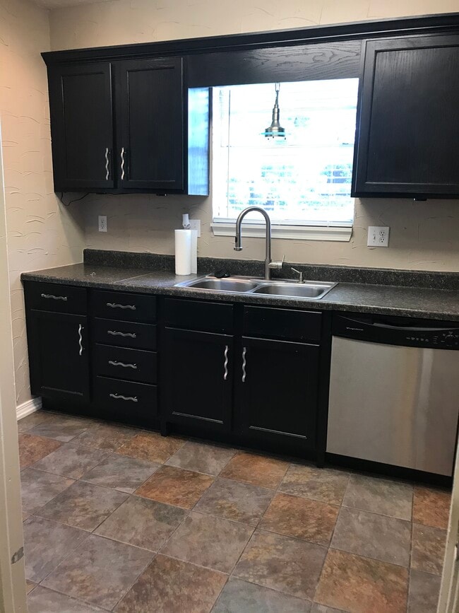 Building Photo - 2349 Houston Avenue