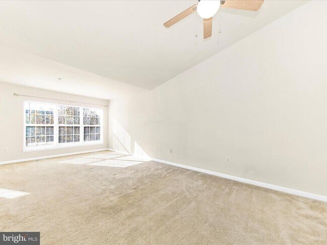 Building Photo - 2103 Paxton Terrace