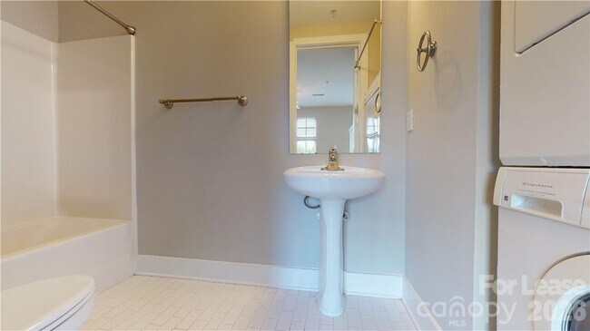 Building Photo - 1101 W 1st St