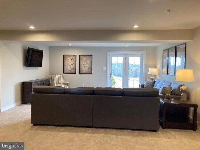 Building Photo - 7045 Eaglehead Dr