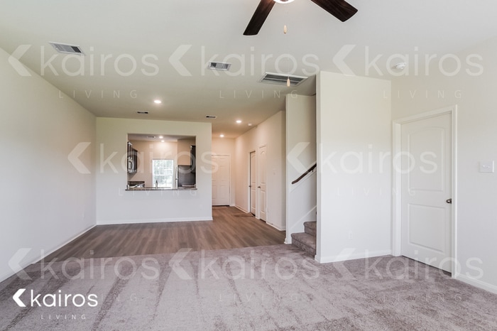 Building Photo - 10730 Hillside Creek Dr