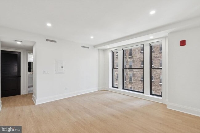 Primary Photo - 135 S 19th St