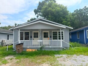 Building Photo - 466 Bayshore Duplex Unit A