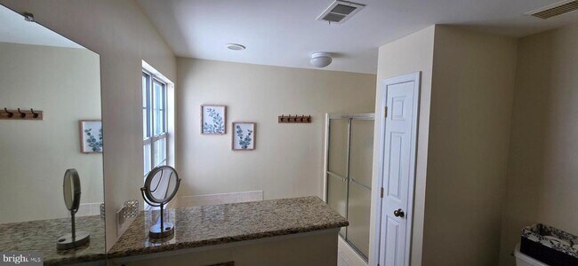 Building Photo - 49 Eldridge Dr