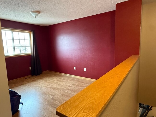 Building Photo - 2 Bed Plus LOFT - Great Location