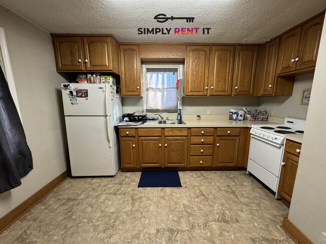 Building Photo - 4 Bedroom On Campus with Free Parking Aug ...