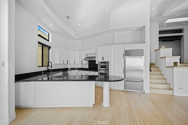Building Photo - 648 Mystic View