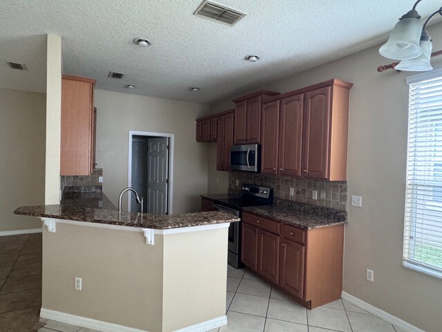 Building Photo - 4654 Redmond Pl