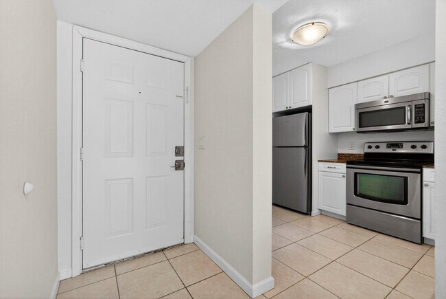 Building Photo - 1120 Lake Shore Dr