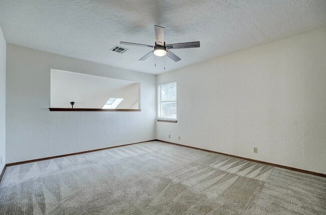 Building Photo - Beautiful Two-Story 3bed/2bath Townhome Available in Westside Norman!!