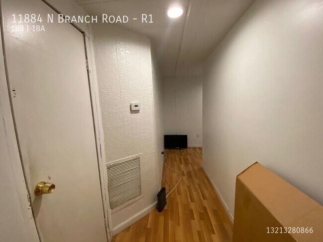 Building Photo - 11884 N Branch Rd