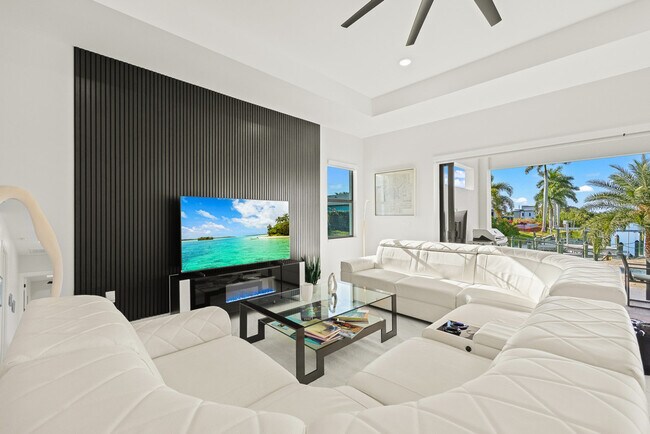 Building Photo - 3611 Gulfstream Pkwy