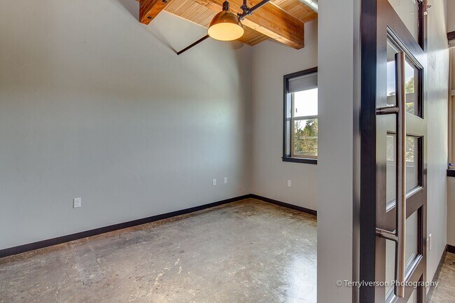 Building Photo - Downtown Living 1 Bed/1 Bath Apartment - S...