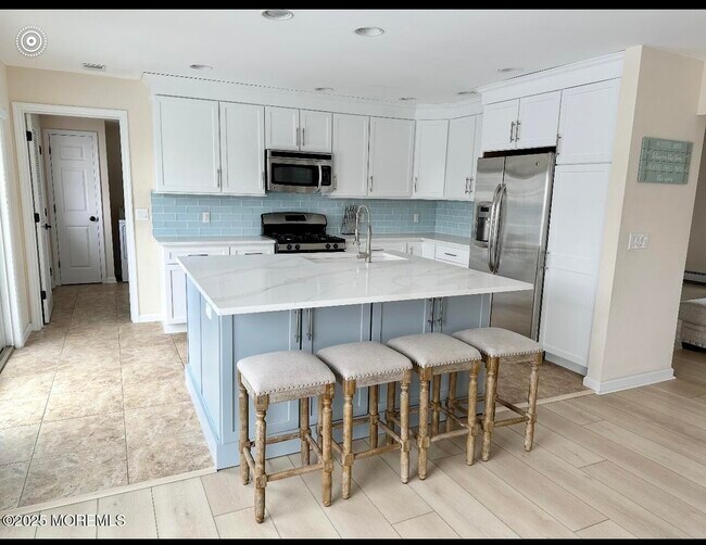 Building Photo - 241 Westmont Ave