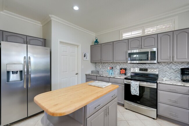 Building Photo - 16431 W Boulder Vista Dr